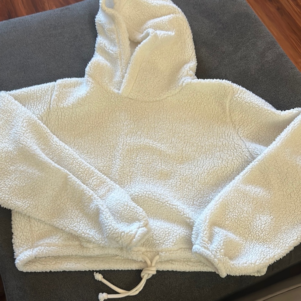 Fuzzy long sleeve crop.